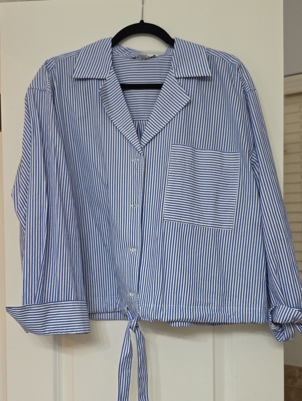Blue & White Striped Tie-Hem Button-Down Shirt